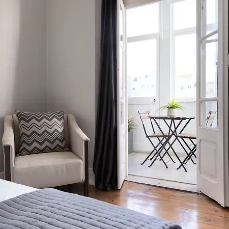 Spacious In 120 M² Fireplace *