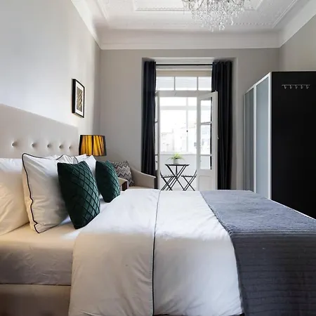 Spacious In 120 M² Fireplace Apartment Lisbon