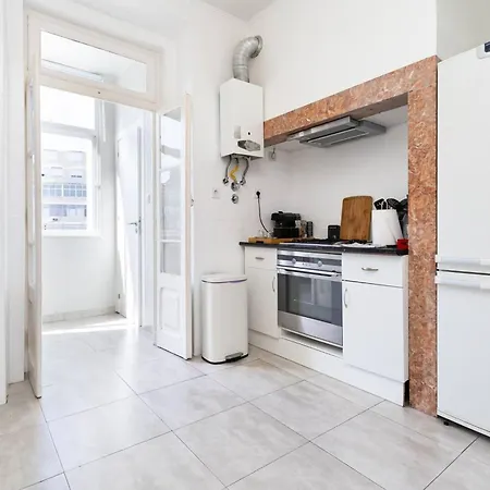 Spacious In 120 M² Fireplace Apartment Lisbon
