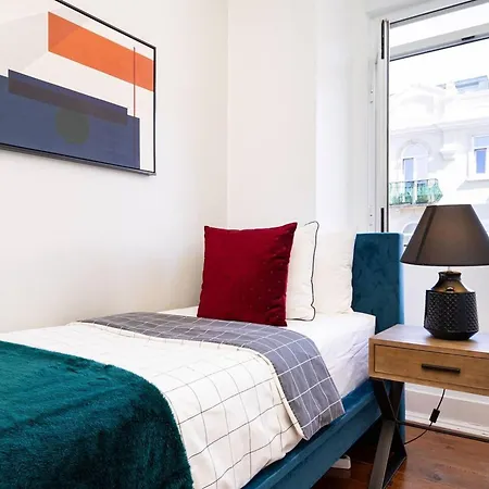 Spacious In 120 M² Fireplace *