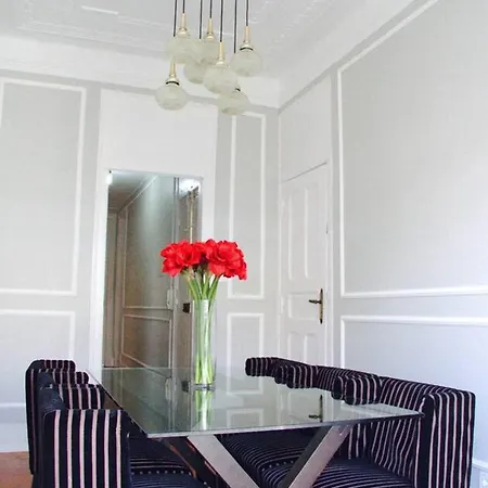 Spacious In 120 M² Fireplace