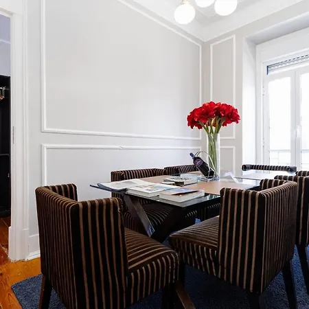 Spacious In 120 M² Fireplace * Lisbon