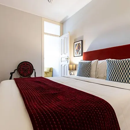 Spacious In 120 M² Fireplace Apartment