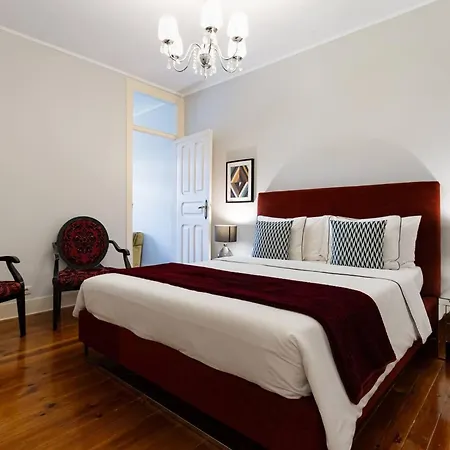 Spacious In 120 M² Fireplace Lisbon
