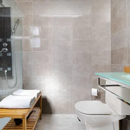 Spacious In 120 M² Fireplace * Lisbon